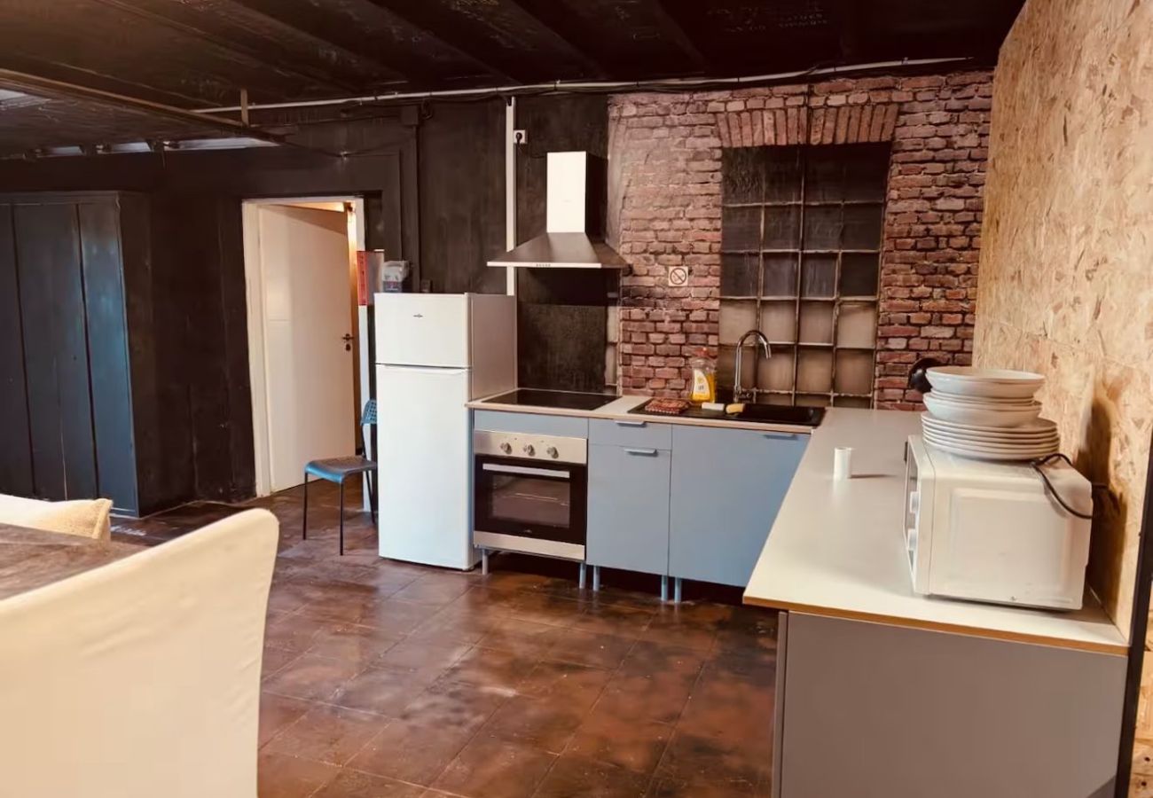 Terraced House in Laning - Comme au Garage