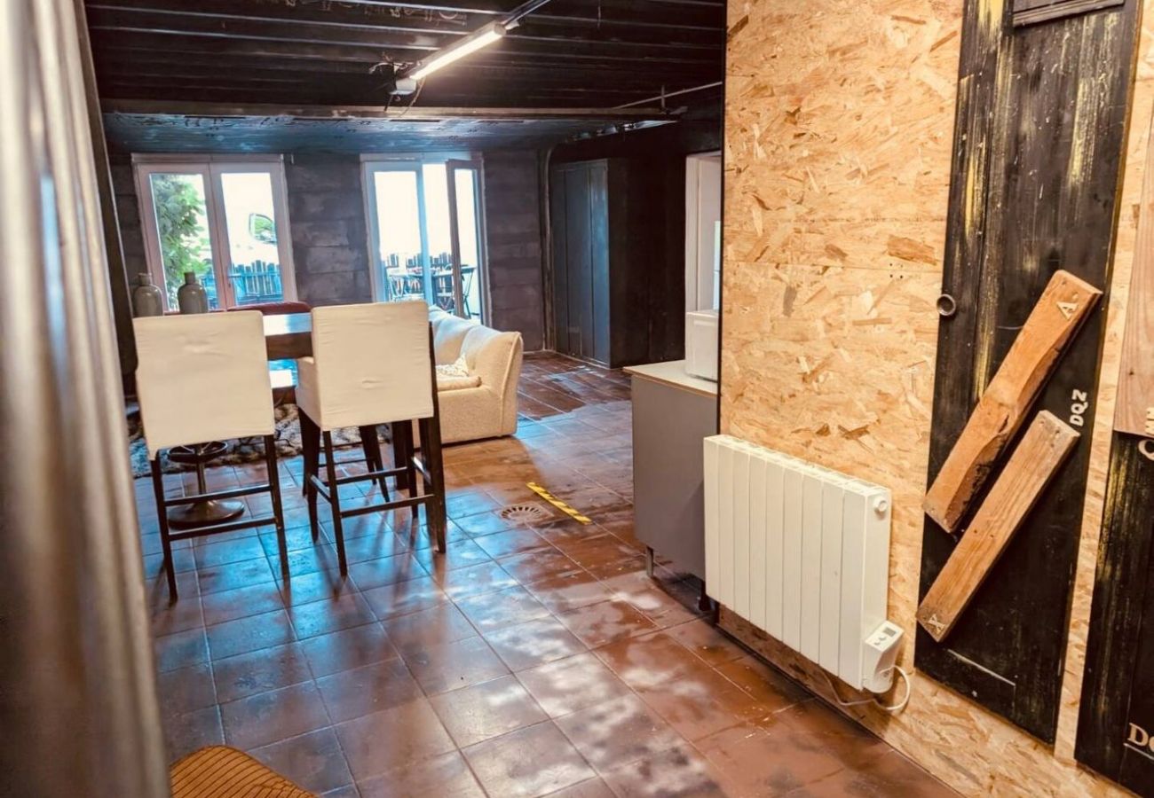 Terraced House in Laning - Comme au Garage