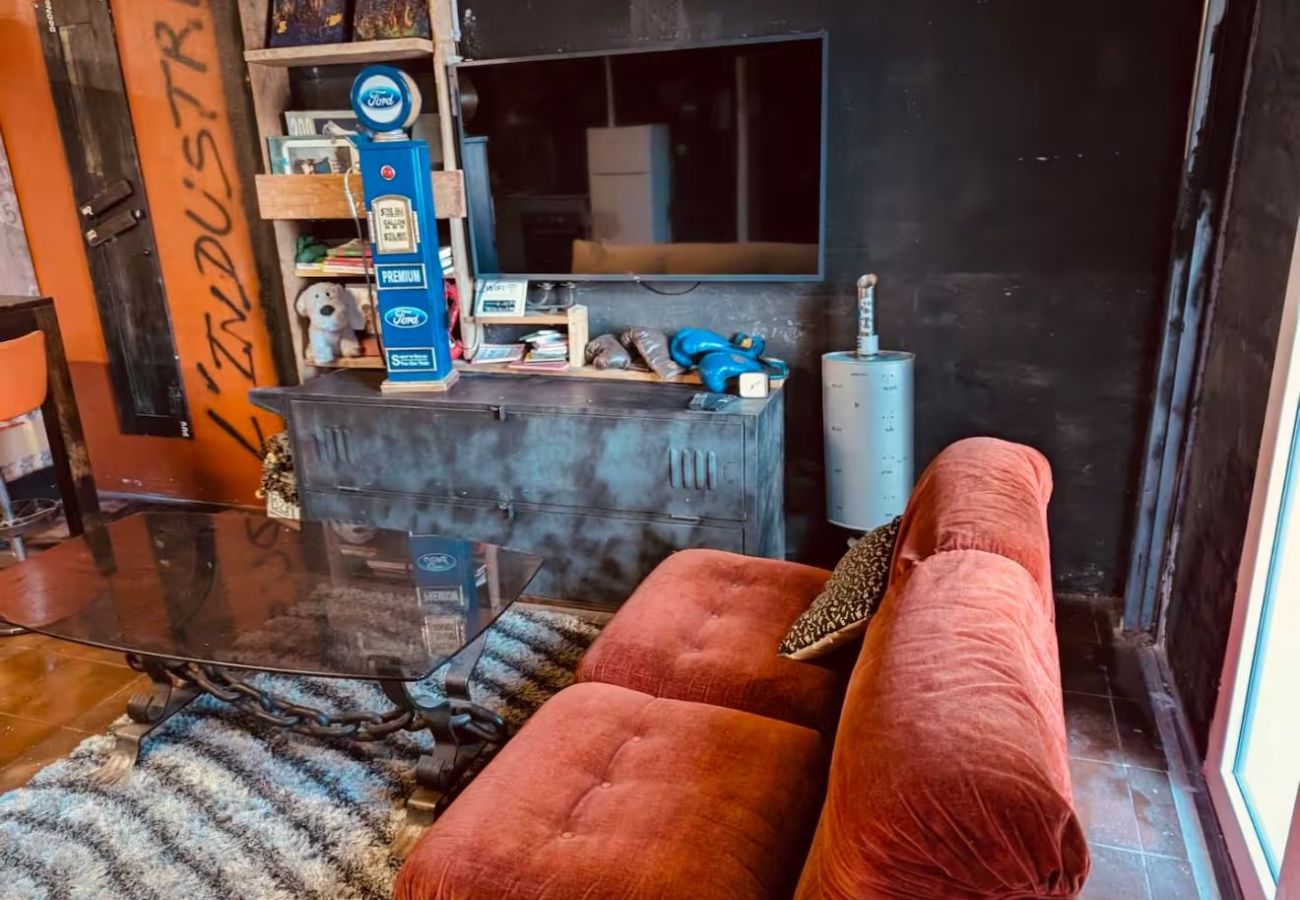 Terraced House in Laning - Comme au Garage