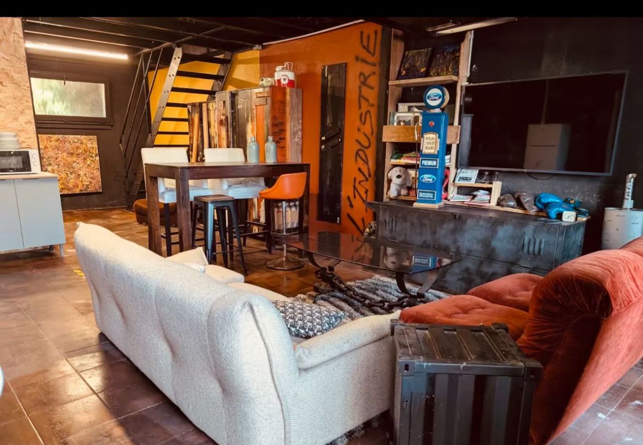 Terraced House in Laning - Comme au Garage