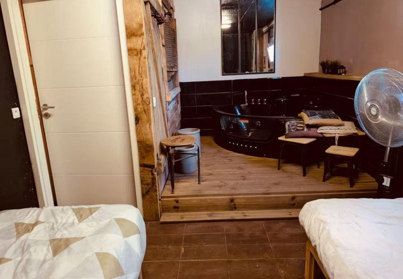 Terraced House in Laning - Comme au Garage