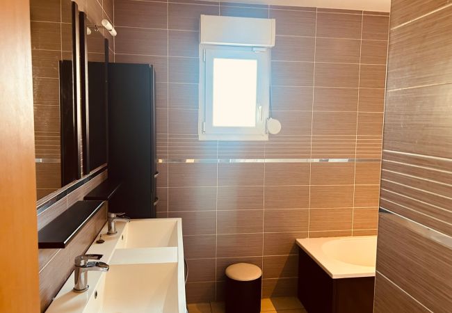 Maison à Louvigny - Maison Louvigny 3 chambres 1 lit double 7 lits simples Maison à Louvigny - Maison Louvigny 3 chambres 1 lit double 7 lits simples